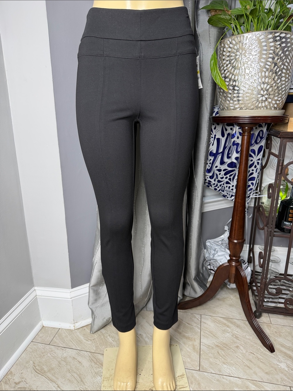 Bar III Black  Women’s Sz M Skinny legging Pants NWT Stretch